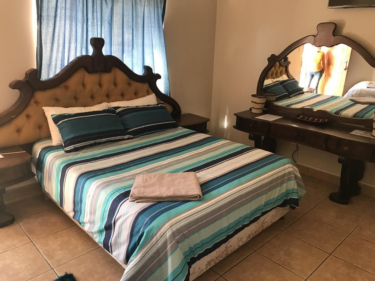 African Sky Guesthouse 温特和克 外观 照片